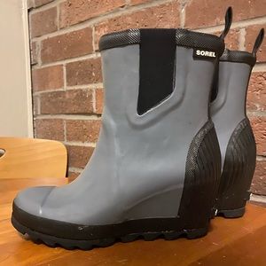 Sorel Joan-Chelsea wedge rain boots-sz. 8.5